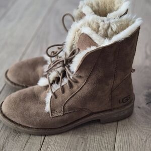 UGG Women's Tan Sheepskin Winter Boots